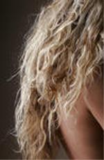 Hair care. De rug van de terugkeer uw haar met haaroverplanting.